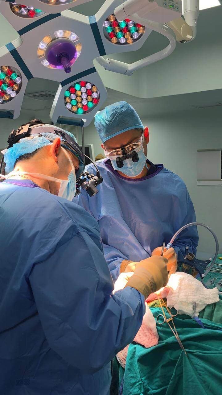 Dr. Eduardo Lovo en conferencia médica internacional